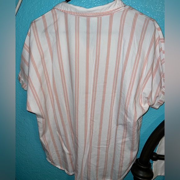 Universal Thread Linen Button Up - Picture 2 of 3